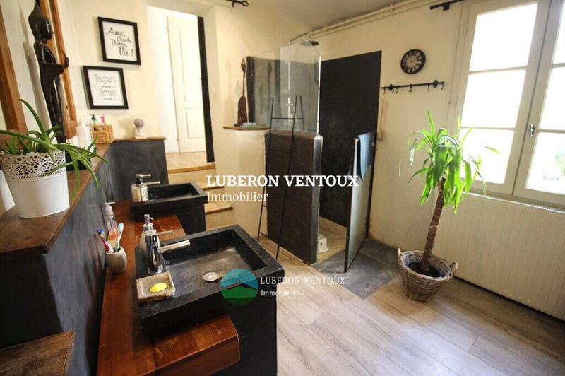 Maison - 230 m² - 8 pièces