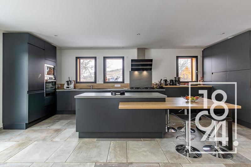 Chaumière - 338 m² - 8 pièces