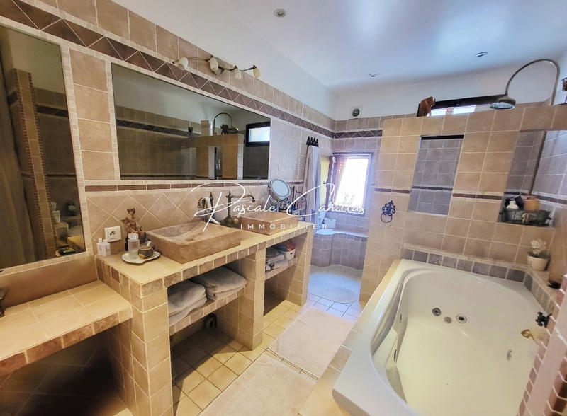 Villa - 245 m² - 8 pièces