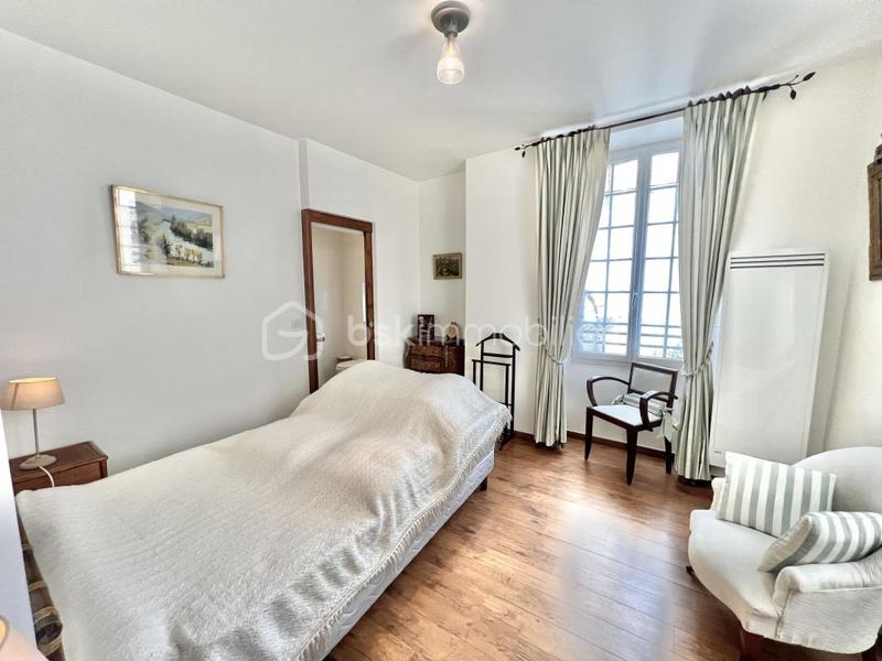 Demeure - 270 m² - 6 pièces