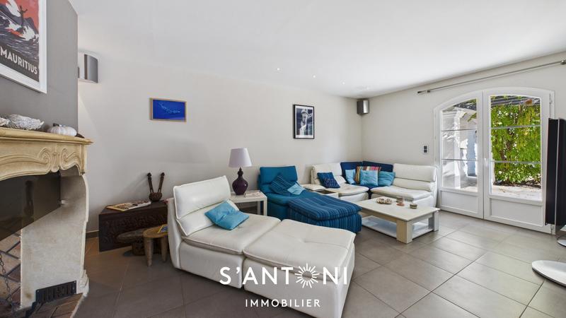 Maison - 220 m² - 5 pièces