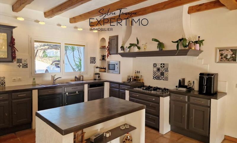 Maison - 212 m² - 6 pièces