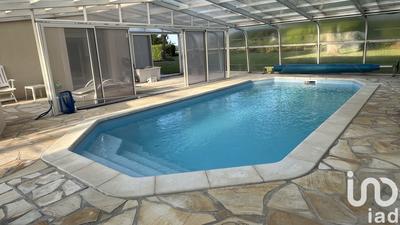 Maison - 237 m² - 10 pièces