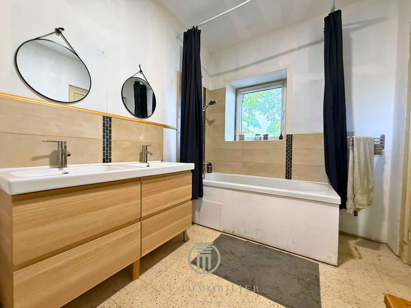 Château - 947 m² - 28 pièces