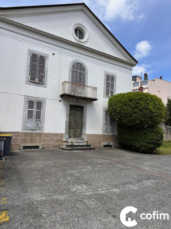 Local d'activités - 700 m² - 27 pièces