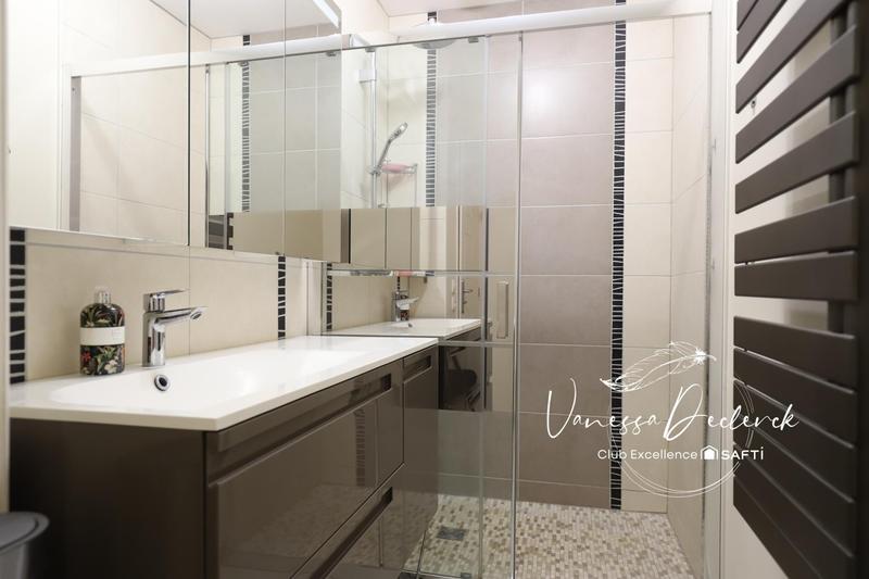 Maison - 180 m² - 7 pièces