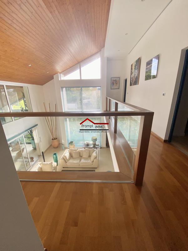 Villa - 250 m² - 6 pièces