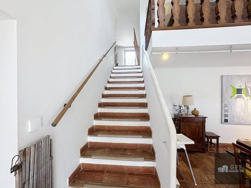 Villa - 401 m² - 8 pièces