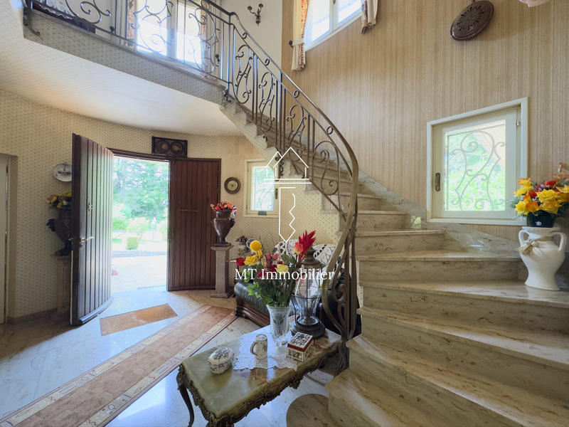 Villa - 223 m² - 6 pièces