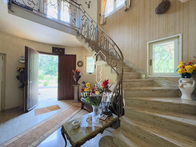 Villa - 223 m² - 6 pièces