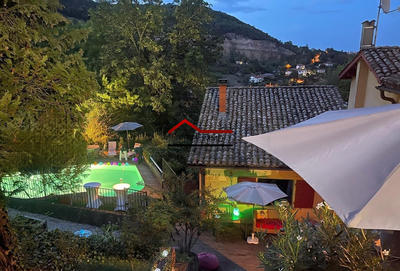 Maison - 229 m² - 7 pièces