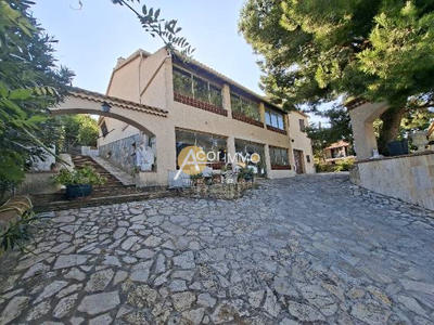 Maison - 200 m² - 7 pièces