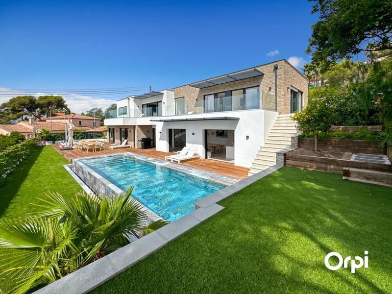 Villa - 242 m² - 5 pièces