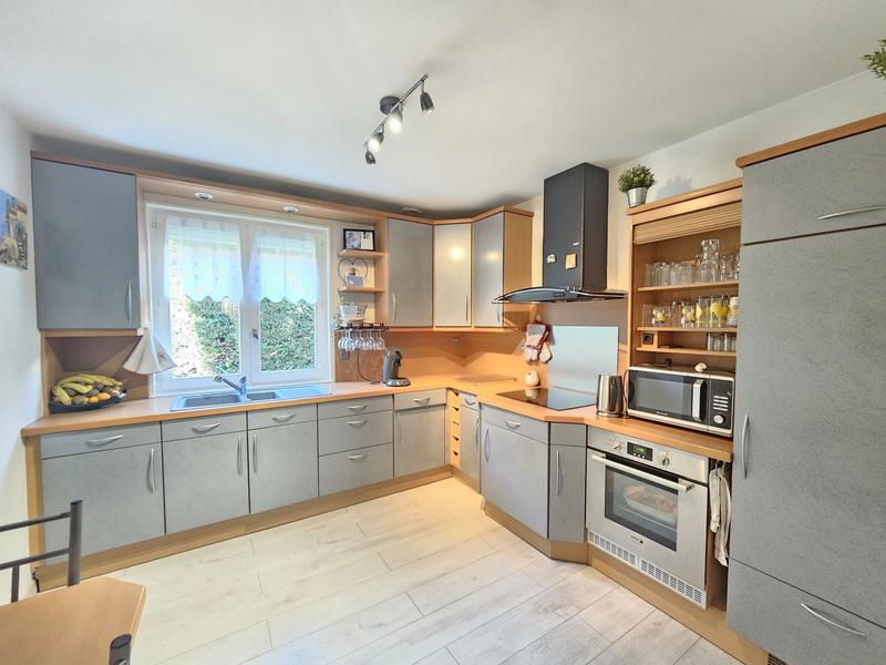 Maison traditionnelle - 107 m² - 6 pièces