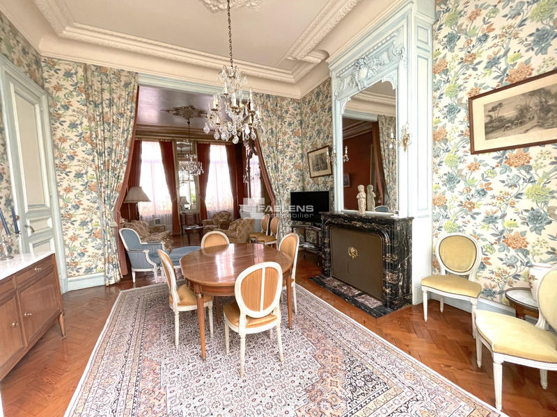 Maison - 230 m² - 6 pièces