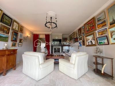 Maison - 248 m² - 8 pièces