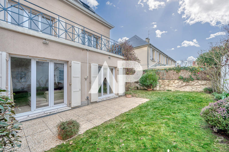 Appartement - 115 m² - 6 pièces