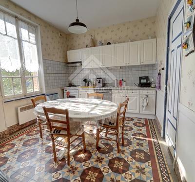 Maison - 170 m² - 8 pièces