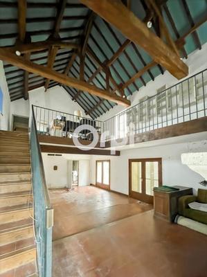 Maison - 209 m² - 9 pièces