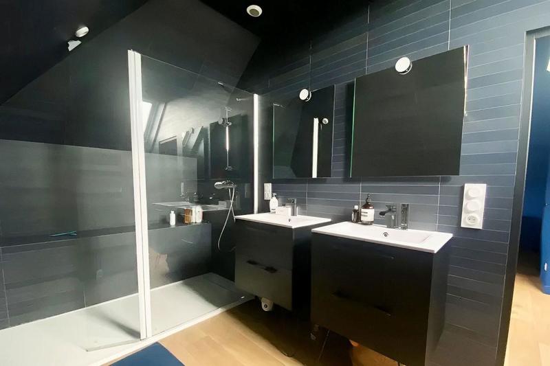 Demeure - 234 m² - 10 pièces