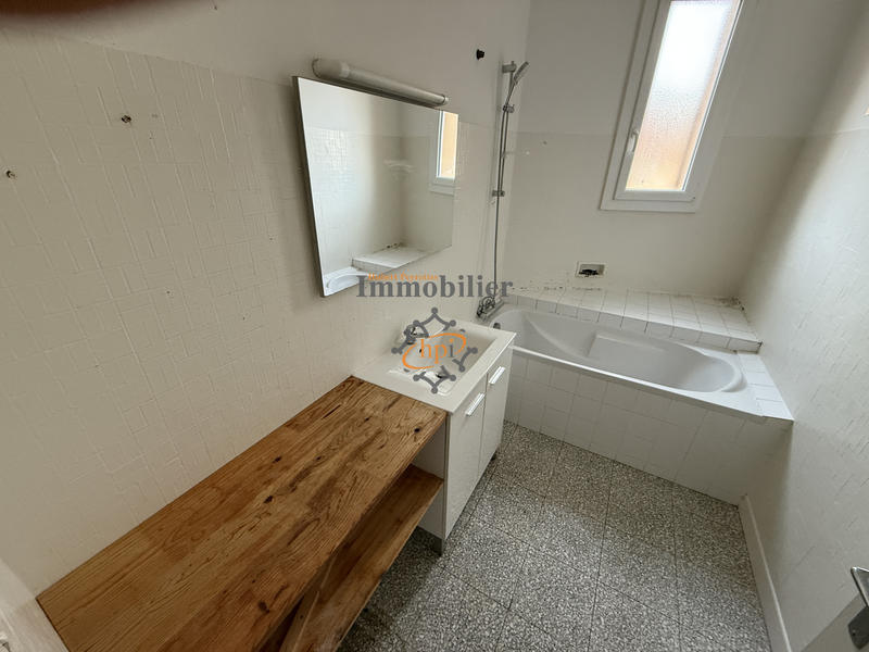 Maison - 230 m² - 8 pièces