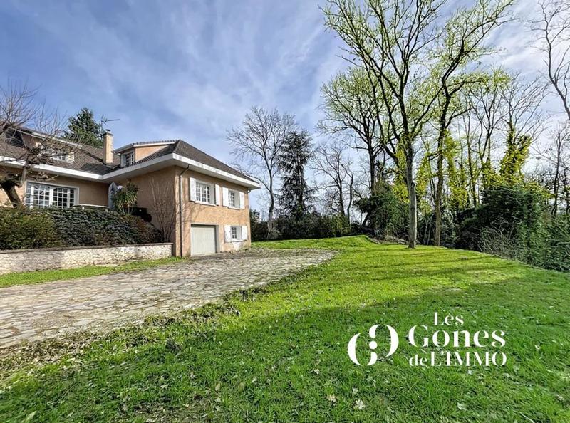 Propriété - 340 m² - 7 pièces