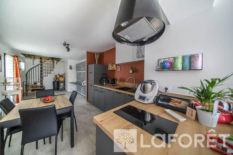 Maison - 166 m² - 8 pièces