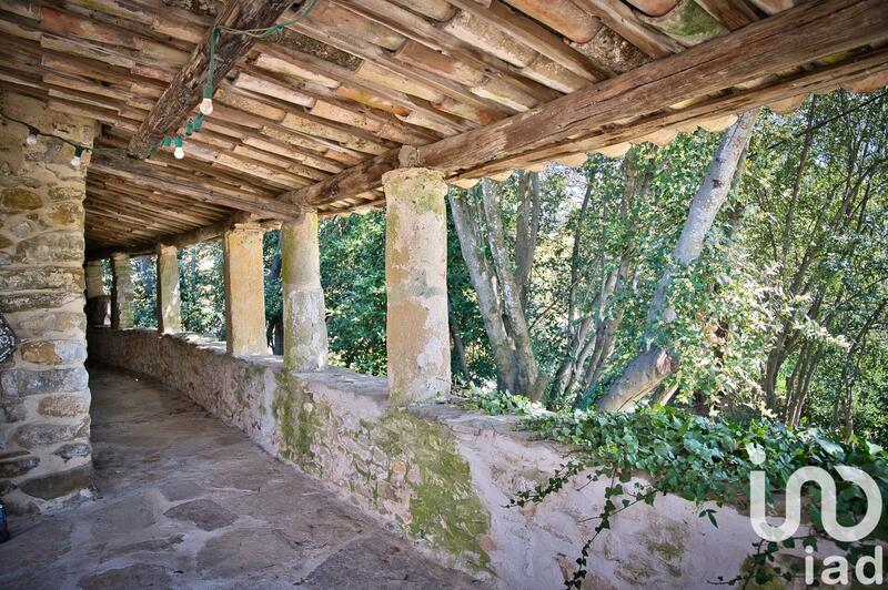 Maison - 243 m² - 9 pièces