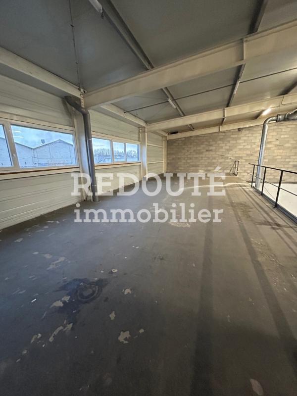 Entrepôt - 1 300 m² - 6 pièces