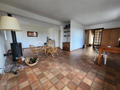 Maison traditionnelle - 143 m² - 6 pièces