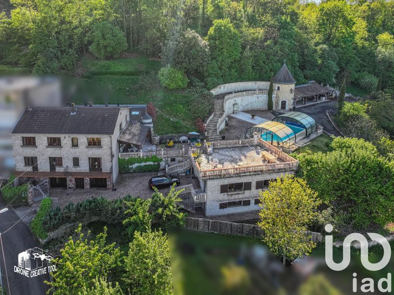 Maison - 251 m² - 8 pièces