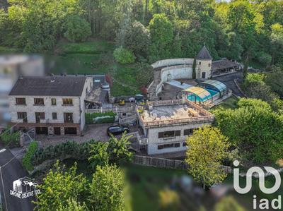 Maison - 251 m² - 8 pièces