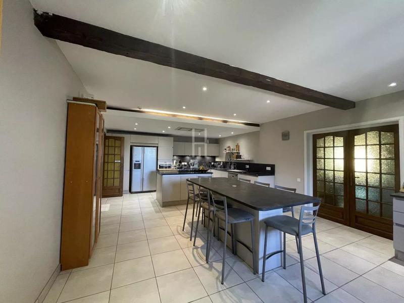 Propriété - 753 m²