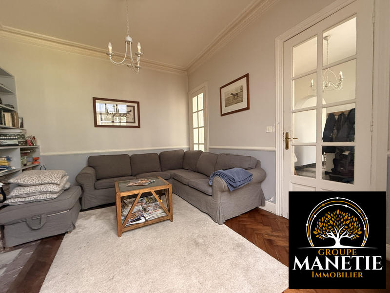 Maison - 248 m² - 11 pièces