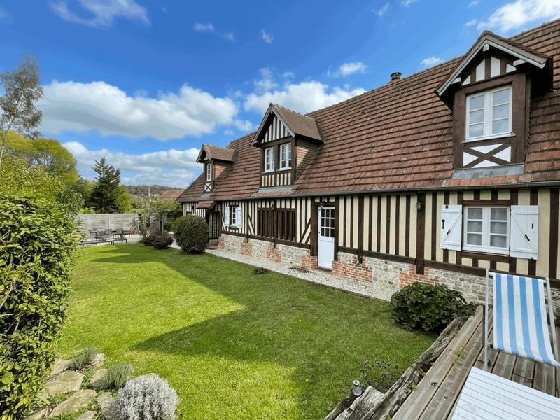 Maison - 230 m² - 9 pièces