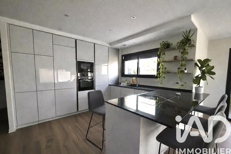 Maison - 140 m² - 5 pièces