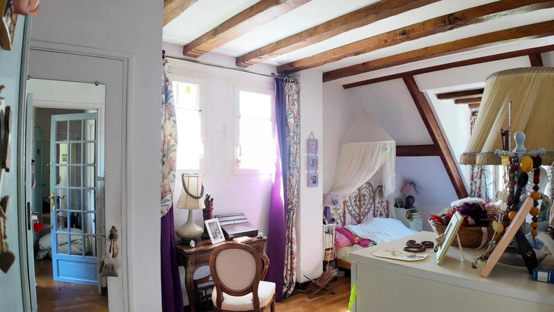 Maison traditionnelle - 182 m² - 7 pièces