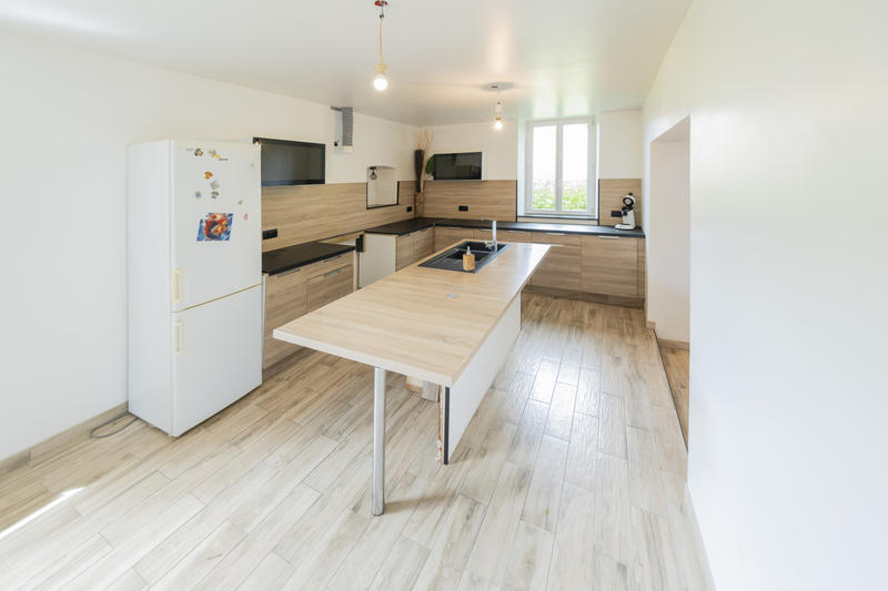Maison - 228 m² - 7 pièces