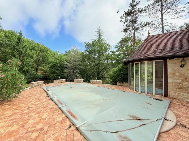 Maison - 405 m² - 16 pièces