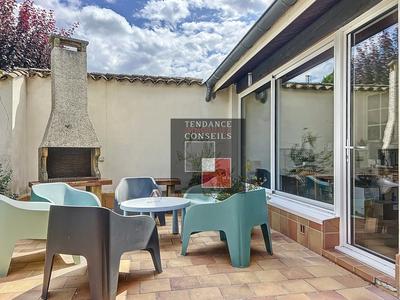 Maison - 300 m² - 13 pièces