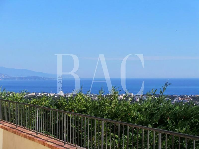 Villa - 330 m² - 8 pièces