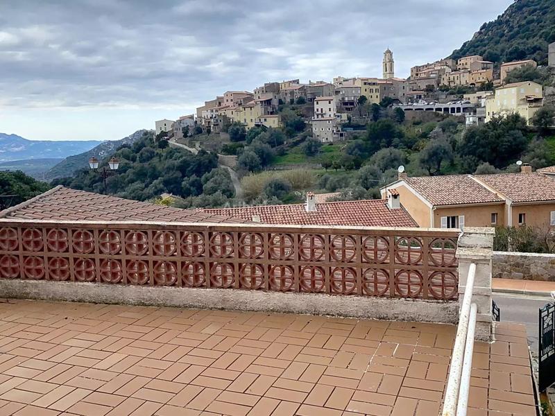 Maison - 107 m² - 7 pièces