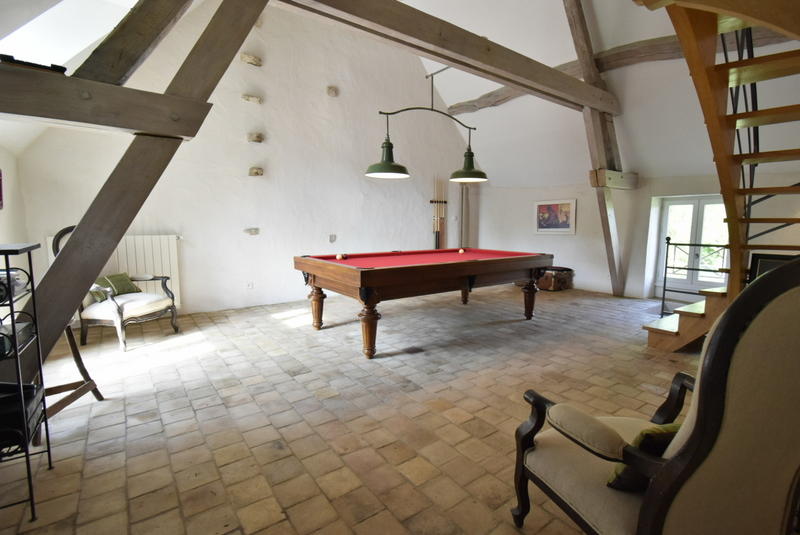 Maison - 330 m² - 10 pièces