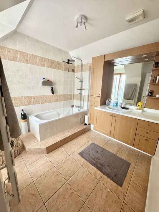 Maison traditionnelle - 133 m² - 6 pièces