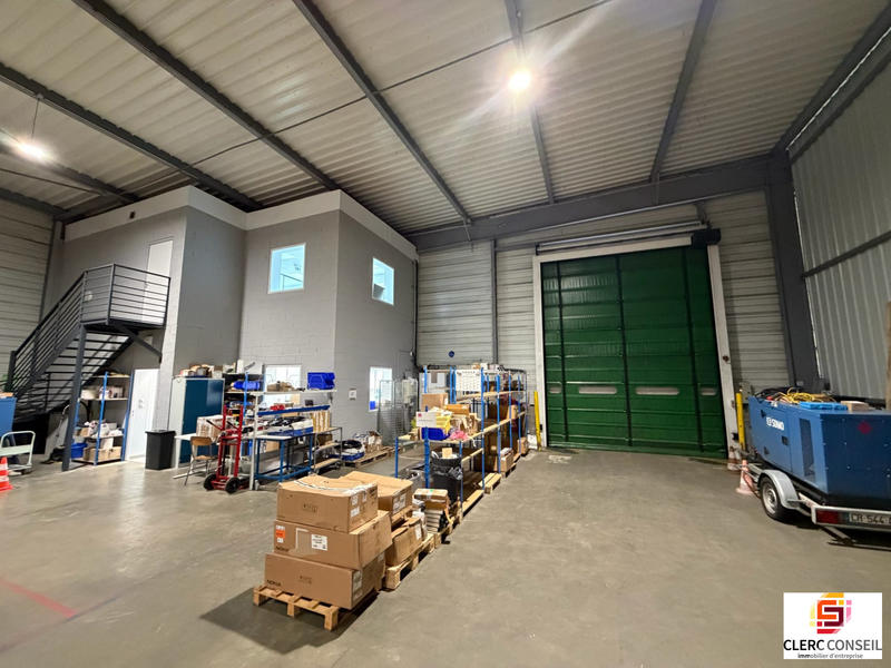 Local d'activités - 684 m²
