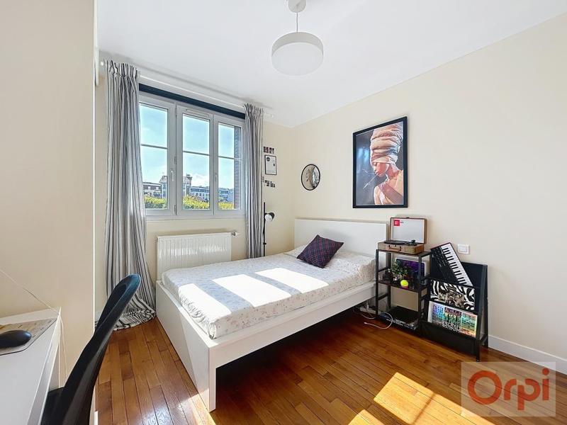 Demeure - 203 m² - 9 pièces