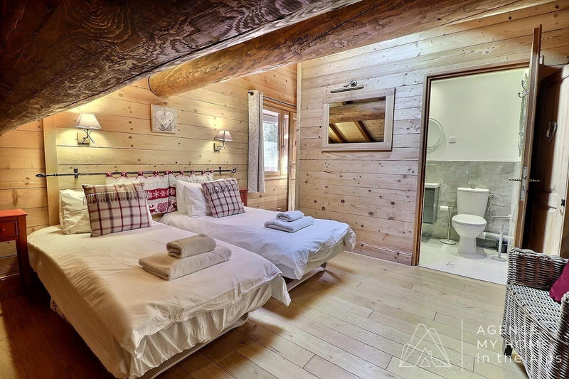 Châlet - 255 m² - 11 pièces