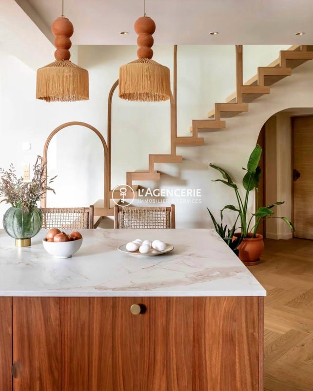 Maison - 300 m² - 8 pièces