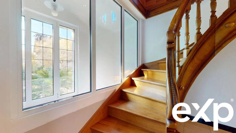 Maison - 204 m² - 7 pièces