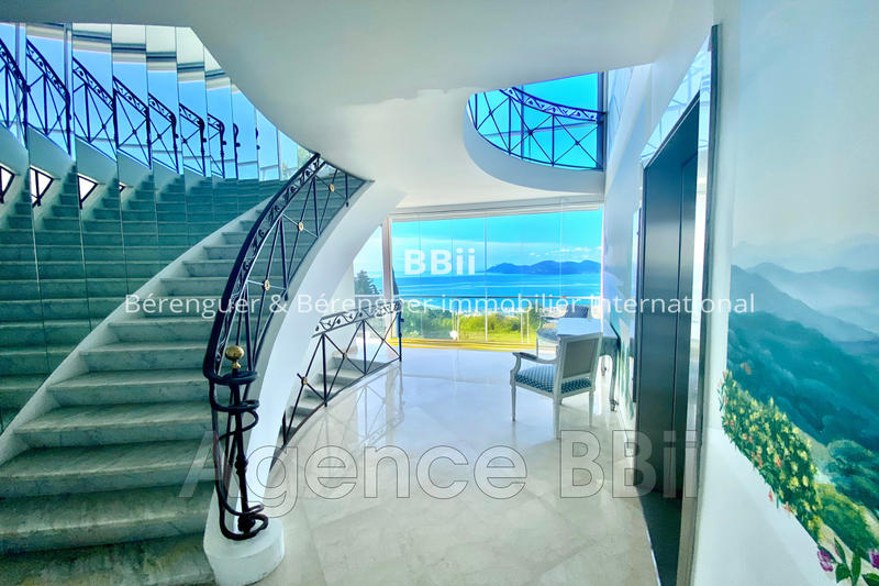 Villa - 320 m² - 6 pièces